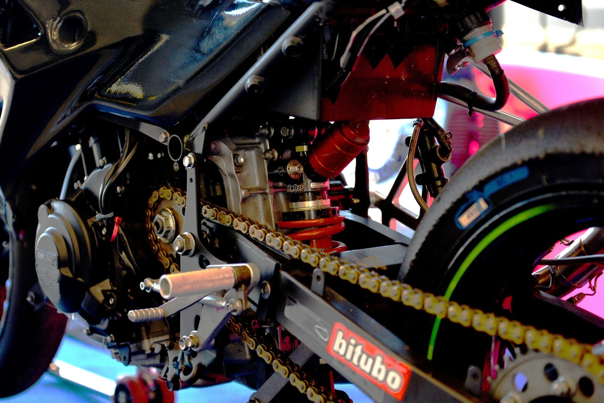 XXT11 - Rear Mono Shock - Red Spring