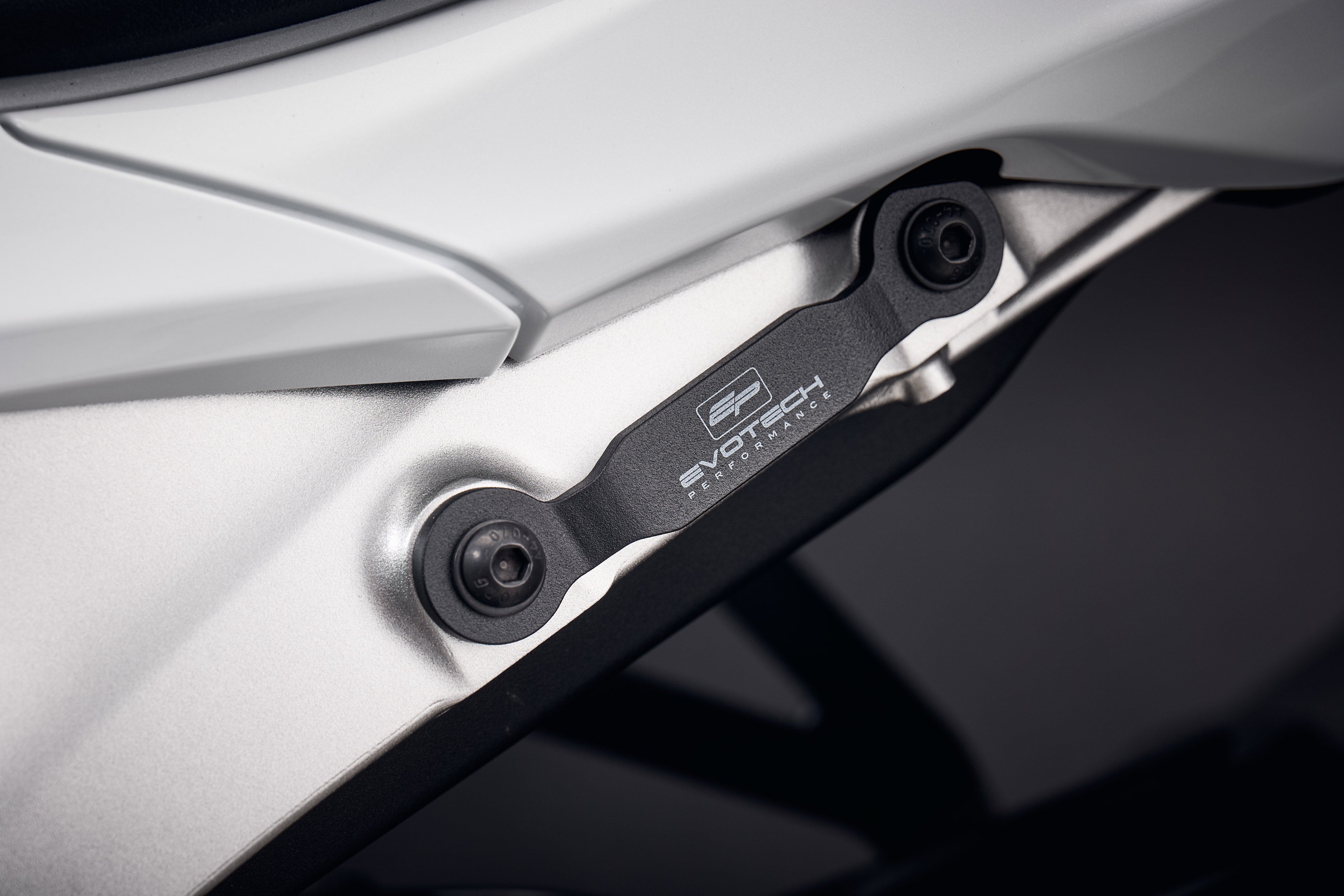 Evotech Kawasaki ZX6R Performance Exhaust Hanger & Pillion Footpeg Removal Kit (2019 - 2021)