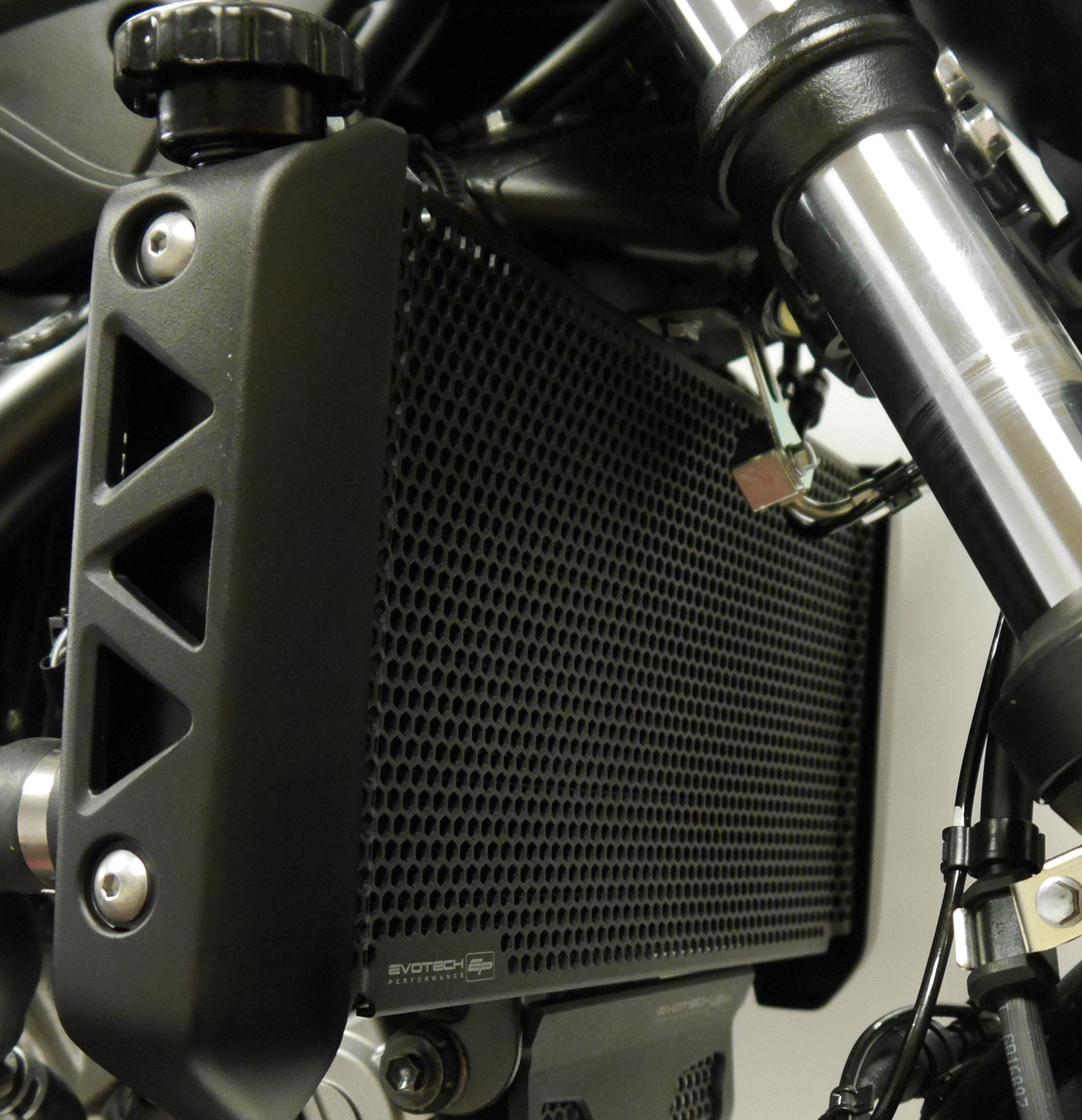 Evotech Radiator Guard - Suzuki SV650X (2018+)